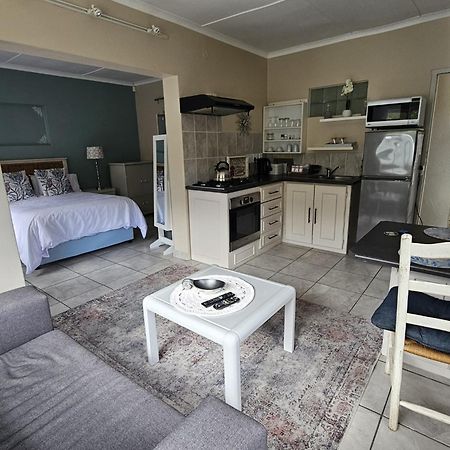 Senelle Accomodation Apartment Hermanus Bagian luar foto